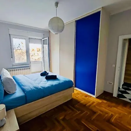 Vracar Hideaway With Private Garage Appartement Belgrado
