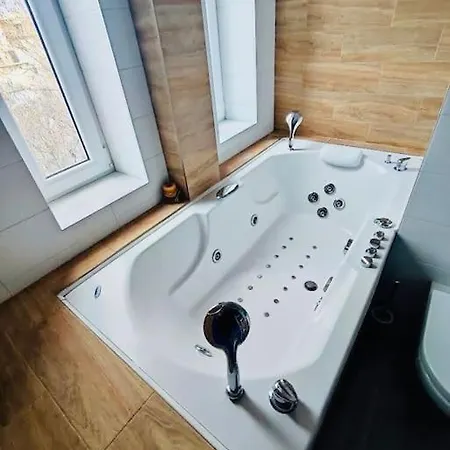 Vracar Hideaway With Private Garage